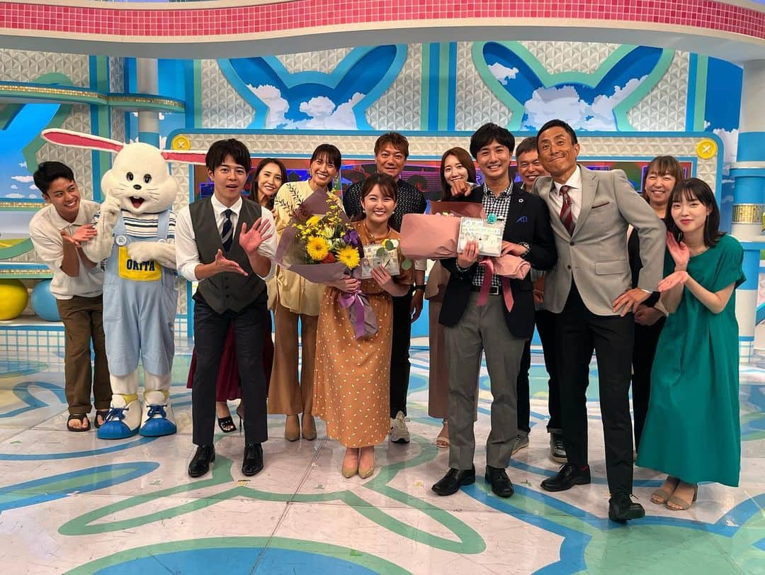 ABCテレビ「おはよう朝日です」さんのインスタグラム写真 - (ABCテレビ「おはよう朝日です」Instagram)「きょうでおは朝を巣立つ 🌸鷲尾アナ＆大野アナ🌸  放送後に出演者･スタッフで お別れ会をしました😭  鷲尾アナ2年半､大野アナ3年❗️ 長い間おは朝を支えてくれて ありがとうございました🙇  おは朝を卒業しても 次のステージでがんばってください🔥」8月31日 4時06分 - ohaasaofficial