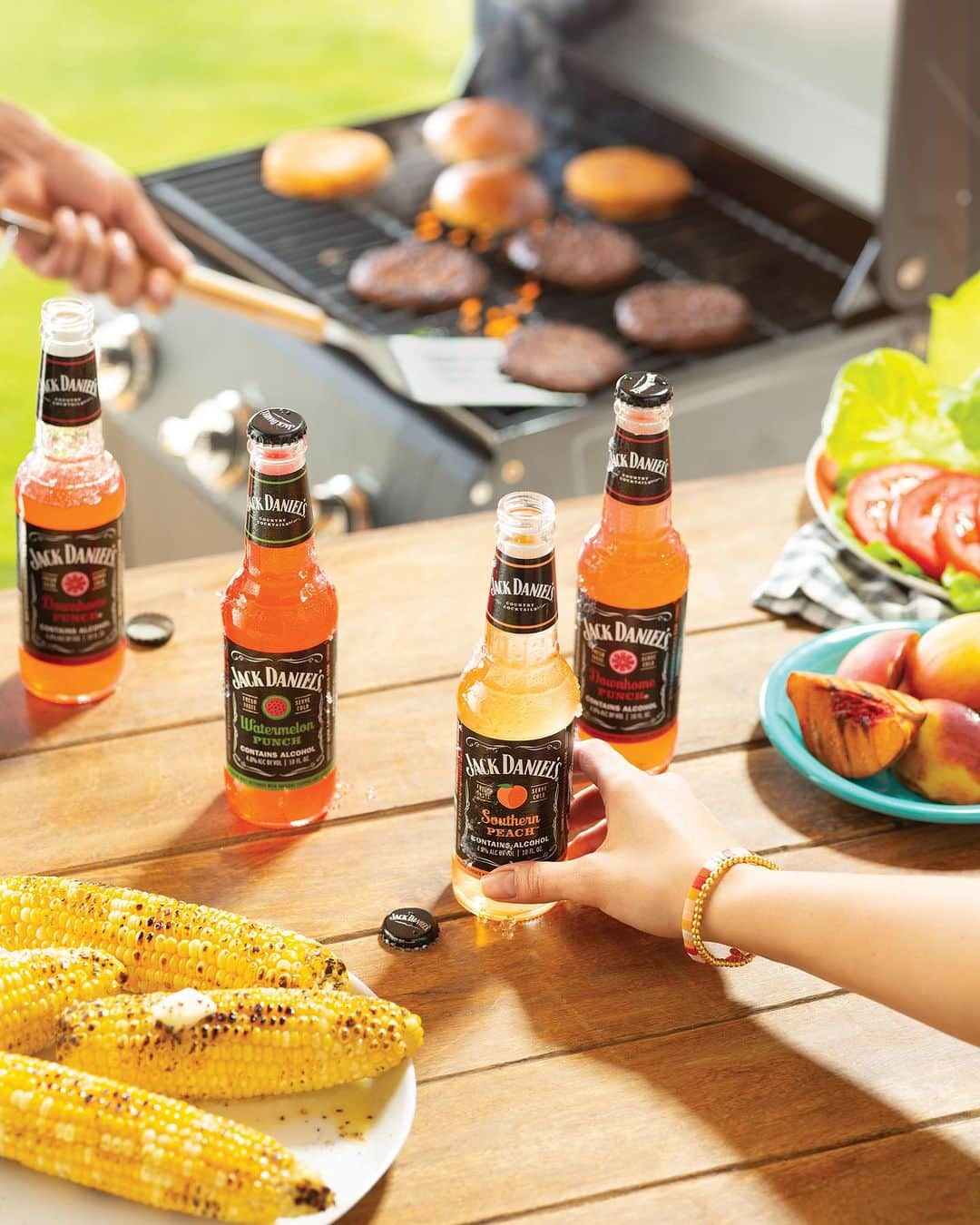 ジャックダニエルのインスタグラム：「Bold flavors on the grill and in your hand. #CountryCocktails」