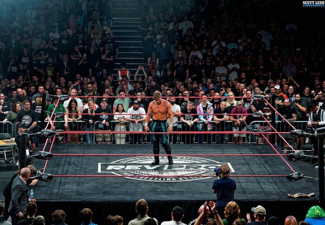 ウィル・オスプレイのインスタグラム：「Sands of time are running out when it comes to my time with British Wrestling.  If there is one thing I ask. Is please keep supporting @revprouk so we can continue showcasing British wrestling at its best.  If you attended Saturday, thank you so much.  📸 @scottlesh724」