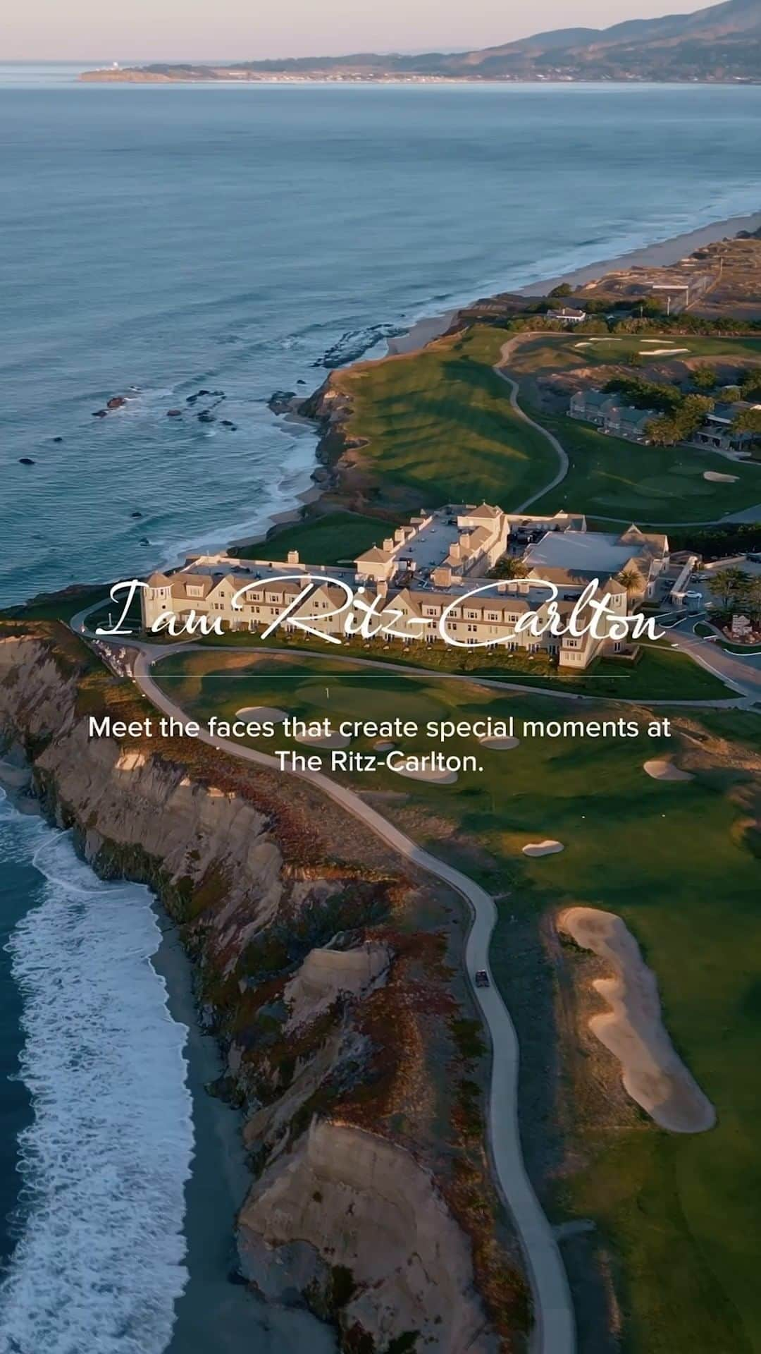 リッツ・カールトンのインスタグラム：「Touring @ritzcarltonhmb with Rafael  Meet the artisans who create special moments at The Ritz-Carlton: For Rafael, Rooms Executive at The Ritz-Carlton, #HalfMoonBay, a special stay brings guests into the spirit of the destination. On this stretch of California coastline, that means fire pits above the cliffs, hiking trails, dramatic waves, and even fall pumpkin season — each an essential part of what makes Half Moon Bay such a singular escape.」