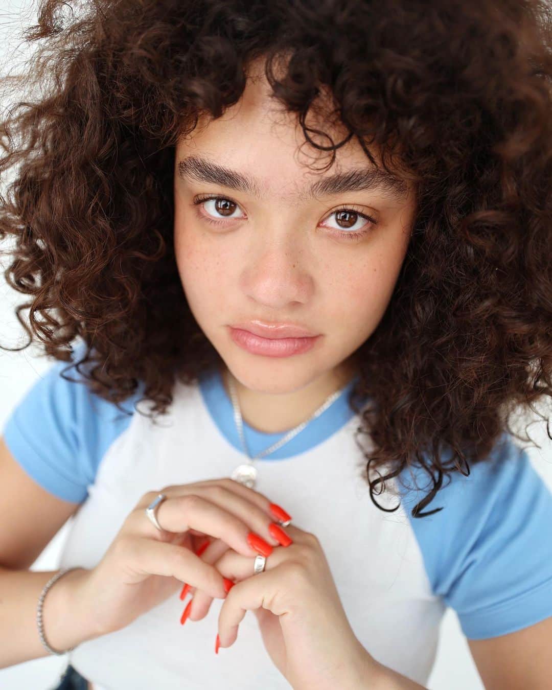 ダイアナ・ヴェラスのインスタグラム：「just a sweet silly gal 🤍🫂」