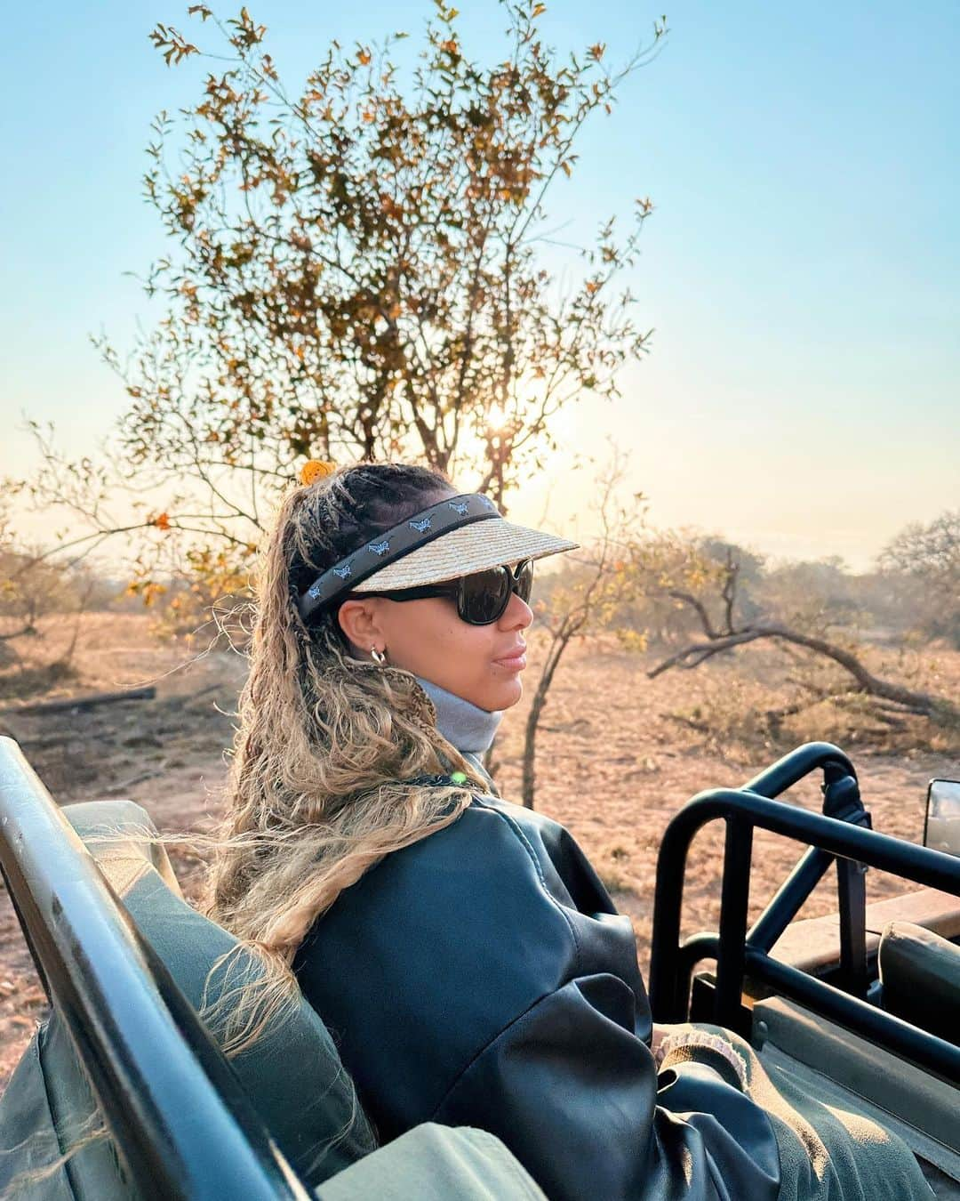 Nia Sioux Frazierさんのインスタグラム写真 - (Nia Sioux FrazierInstagram)「get in loser we’re going on a safari #ABDinSouthAfrica #hosted」8月31日 5時02分 - niasioux