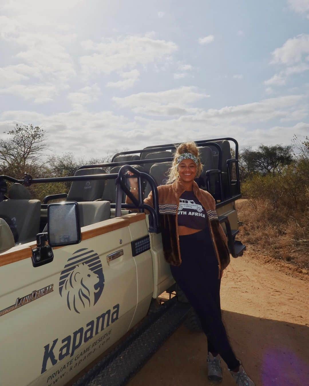 Nia Sioux Frazierのインスタグラム：「get in loser we’re going on a safari #ABDinSouthAfrica #hosted」