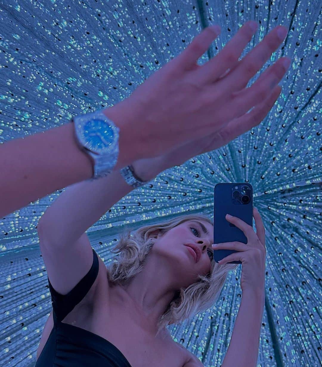 Xenia Adontsさんのインスタグラム写真 - (Xenia AdontsInstagram)「Lost in space but not in time @audemarspiguet @voguegermany #APXAlyx Anzeige」8月31日 5時04分 - xeniaadonts