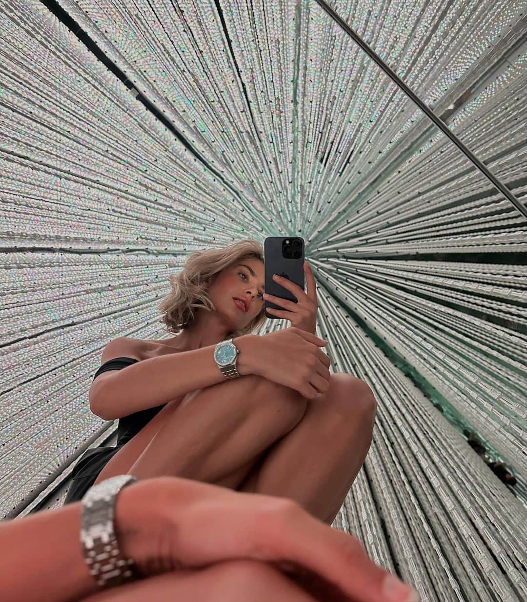のインスタグラム：「Lost in space but not in time @audemarspiguet @voguegermany #APXAlyx Anzeige」