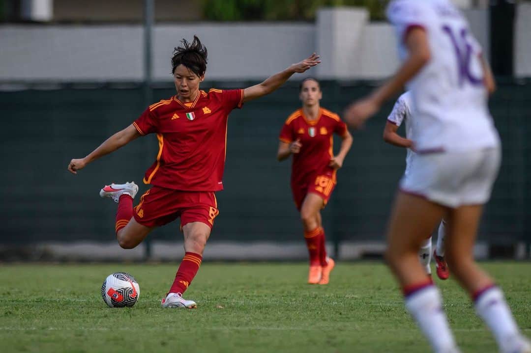 熊谷紗希のインスタグラム：「Made my debut 🤩🙌🏻  Happy to be part of this team @asromawomen 🇮🇹❤️🙏🏻 練習試合ですがローマでデビューしました✌🏻もっとコンディションを上げて、チームの力になれるようにまた頑張ります🔥👊🏻 #背番号は8 #見慣れてください #感謝」