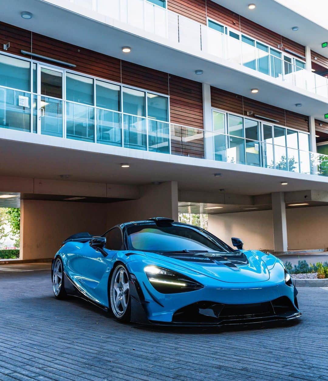 CARLiFESTYLEさんのインスタグラム写真 - (CARLiFESTYLEInstagram)「The UFO that wasn’t disclosed …   Fistral Blue 720S V2 Narrowbody w/ our 765-style Carbon Aero & @hre_wheels 527’s   Utter perfection.   -  sales@1016industries.com // 786-755-1177 -  #carbonfiber #1016 #1016industries #carsofinstagram #carlifestye #1016ind」8月31日 5時44分 - carlifestyle