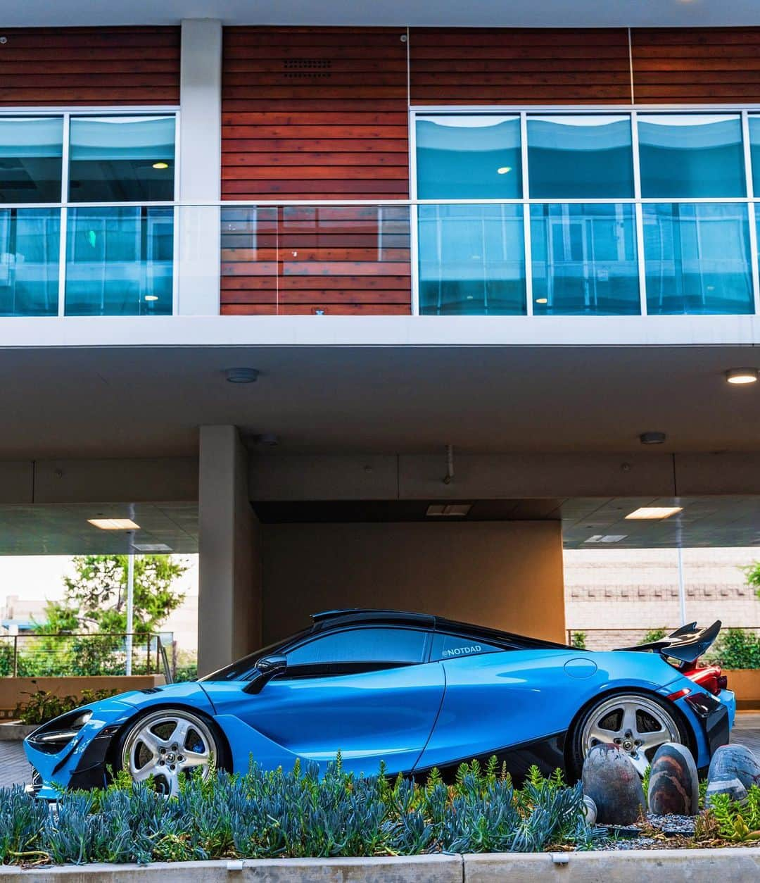 CARLiFESTYLEさんのインスタグラム写真 - (CARLiFESTYLEInstagram)「The UFO that wasn’t disclosed …   Fistral Blue 720S V2 Narrowbody w/ our 765-style Carbon Aero & @hre_wheels 527’s   Utter perfection.   -  sales@1016industries.com // 786-755-1177 -  #carbonfiber #1016 #1016industries #carsofinstagram #carlifestye #1016ind」8月31日 5時44分 - carlifestyle