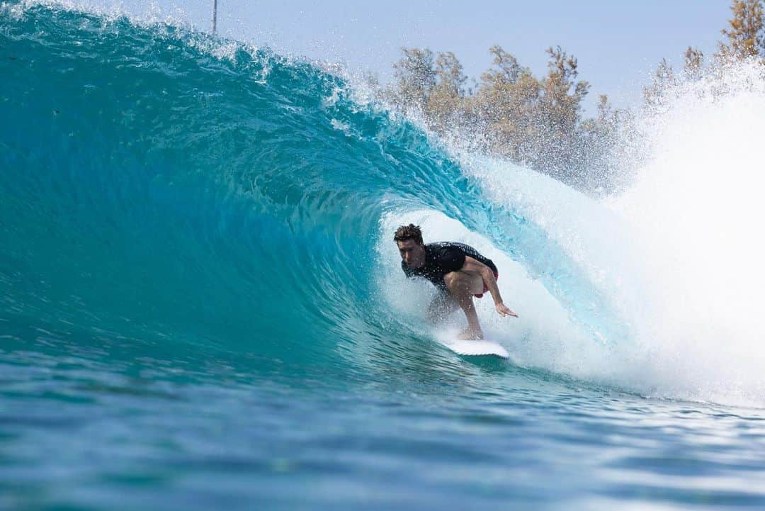 ショーン・ホワイトさんのインスタグラム写真 - (ショーン・ホワイトInstagram)「Barely made it out of this tube 🤙🏻🤙🏻🤙🏻 braaaaa!!!」8月31日 6時10分 - shaunwhite