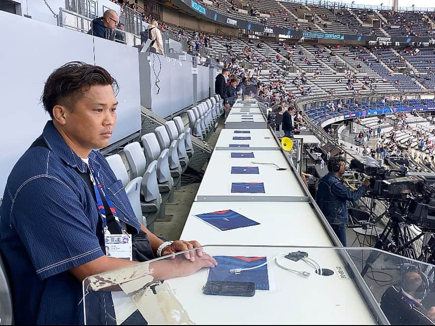 大西将太郎さんのインスタグラム写真 - (大西将太郎Instagram)「【フランス1】 W杯本番前最後のテストマッチ。フランスvsオーストラリアの試合を現地からレポートとして中継に参加させていただきました。会場のスタッフなども動きや配置の最終チェックをしていたように思います。開催国フランスは万全の準備が出来ている印象。オーストラリアはエディさんが就任して勝利なしでW杯を迎えることとなりました。とにかく雰囲気はすでに開幕しているかのような熱気。素晴らしいスタジアム運営と観客の熱で終始鳥肌が立っていました。いよいよ始まりますよ〜フランスワールドカップ🇫🇷」8月31日 6時16分 - shotaro12