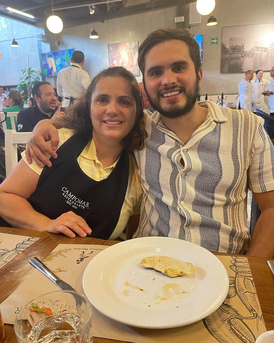 イヴァン・ガルシアのインスタグラム：「Feliz cumpleaños madre te amo ❤️ @araceli_navarro71 agradezco tenerte 🙏🏻」