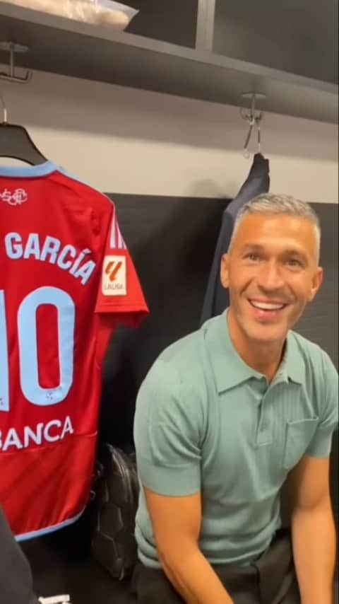 ルイス・ハビエル・ガルシア・サンスのインスタグラム：「Call yourself a Football fanatic if you can name all the Lengends !! Can you ? #morethanagame #100yearsCeltadeVigo」