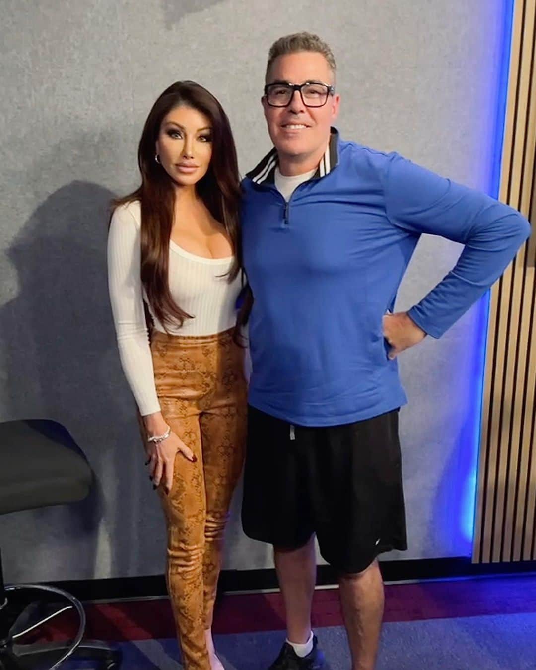 のインスタグラム：「Grateful to go on the @theadamcarollashow today to promote @xposed__sportz and have some laughs with @adamcarolla. He’s been my favorite host since I saw The Man Show when I was 11 years old and wanted to be a girl jumping on their trampoline 😂 thank you for having me full episode drops soon!」