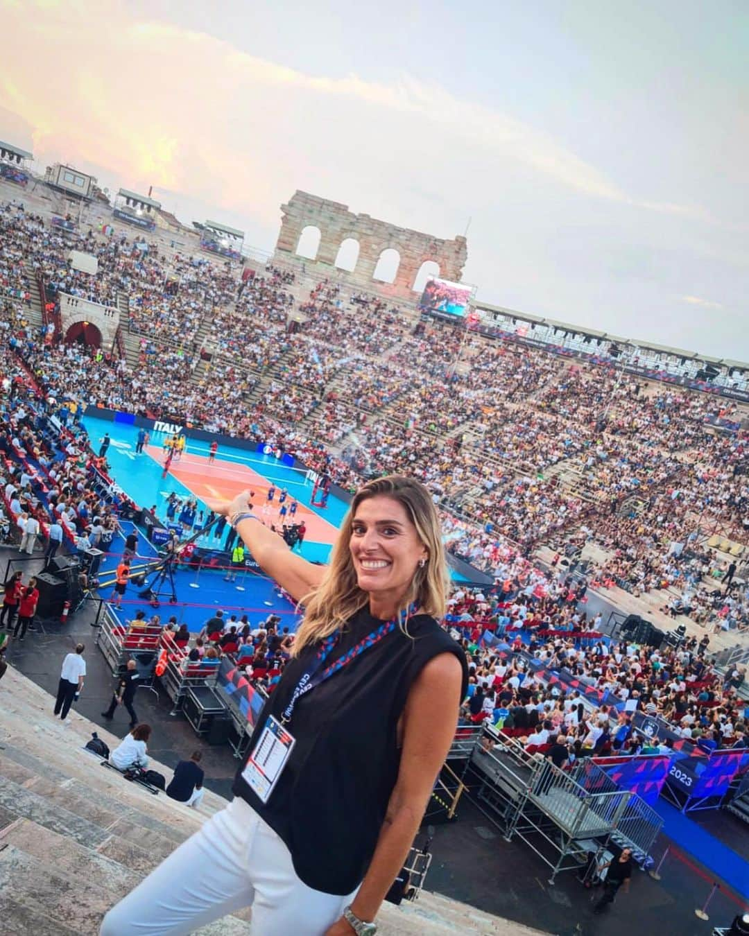 フランチェスカ・ピッチニーニのインスタグラム：「🏐 Europei di volley 🏐 Partendo da Verona - Monza - Torino - Firenze … Ci vediamo a Bruxelles 💪🏻🇮🇹💪🏻  Con @skysport  #eurovolleyw #eurovolley2023 #raccontidivolley」