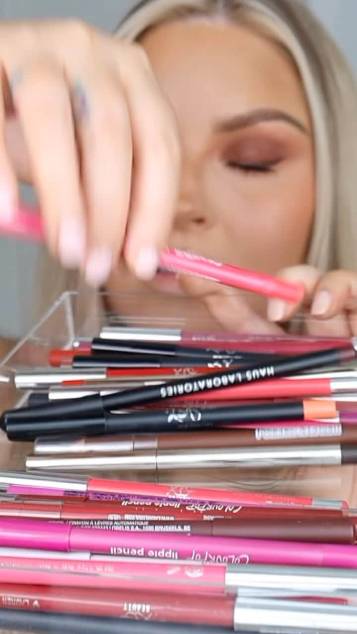 Shannonのインスタグラム：「Random lip combo 🤞🏼 what brand should I include next time? 👀」