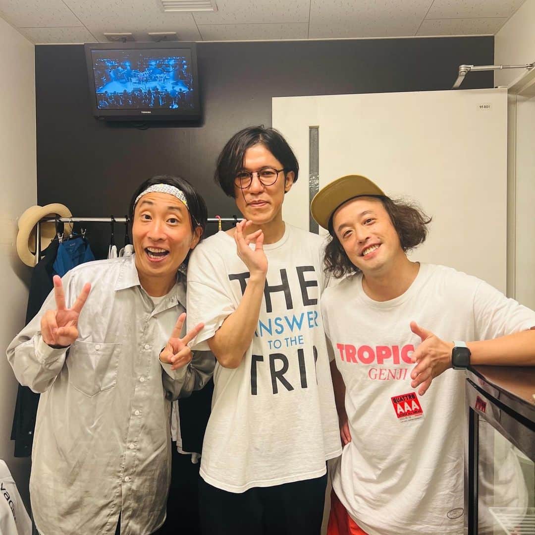 ゆってぃさんのインスタグラム写真 - (ゆってぃInstagram)「🏃‍♂️🏃‍♂️🏃‍♂️  今月も無事（暇）100kラン終了！  ①FC東京のイベントでナオモロコシ食べるゆってぃ ②収録で駆け抜けて軽トラと都丸紗也華ちゃんと丸2日 ③サタじゃなくてサダです！ ④久々にBrahmanコーキさんとあっちゃんと🍺 ⑤ワカメと8.8ハカイハヤブサ。今年も酒酒酒でした！ ⑥カミデさんのイベントで大阪。やっつんと🍚行きたかったな ⑦毎年恒例材木座。シュン君の海の家も毎年恒例。住みたい！！ ⑧24時間テレビで名古屋に向かう🚄でスターダムの朱里選手にバッタリ ⑨近所の山さんと、近所のお店のタケシ君。タケシ君の店「肴渡辺商会」は飯ウマ ⑩今月も夫婦仲良くやっとります  8月は暑過ぎたけどよく走ったと自分でも思う。偉い！今年の夏は仕事も遊びも良く頑張りました！ @norihakaihayabusa いつも100kランお疲れ様！  #ゆってぃ #ワカチコ #人力舎 #ランニング #running #石川直宏 #fctokyo #駆け抜けて軽トラ #都丸紗也華 #佐田真由美 #Brahman #ハカイハヤブサ #sundayカミデ #エレキコミック #材木座 #24時間テレビ #朱里 #stardom #石川あんな #肴渡辺商会」8月31日 7時30分 - yutty52_yuta