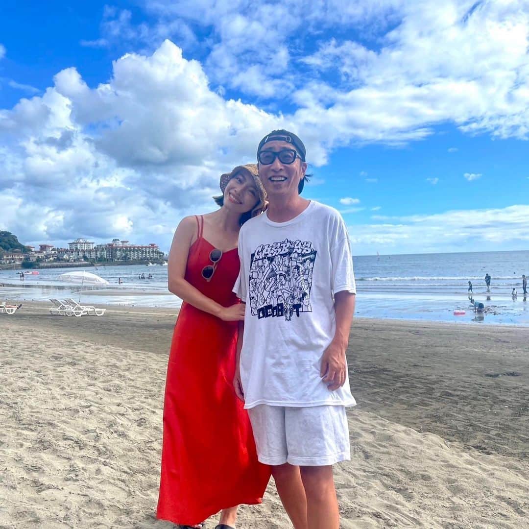 ゆってぃさんのインスタグラム写真 - (ゆってぃInstagram)「🏃‍♂️🏃‍♂️🏃‍♂️  今月も無事（暇）100kラン終了！  ①FC東京のイベントでナオモロコシ食べるゆってぃ ②収録で駆け抜けて軽トラと都丸紗也華ちゃんと丸2日 ③サタじゃなくてサダです！ ④久々にBrahmanコーキさんとあっちゃんと🍺 ⑤ワカメと8.8ハカイハヤブサ。今年も酒酒酒でした！ ⑥カミデさんのイベントで大阪。やっつんと🍚行きたかったな ⑦毎年恒例材木座。シュン君の海の家も毎年恒例。住みたい！！ ⑧24時間テレビで名古屋に向かう🚄でスターダムの朱里選手にバッタリ ⑨近所の山さんと、近所のお店のタケシ君。タケシ君の店「肴渡辺商会」は飯ウマ ⑩今月も夫婦仲良くやっとります  8月は暑過ぎたけどよく走ったと自分でも思う。偉い！今年の夏は仕事も遊びも良く頑張りました！ @norihakaihayabusa いつも100kランお疲れ様！  #ゆってぃ #ワカチコ #人力舎 #ランニング #running #石川直宏 #fctokyo #駆け抜けて軽トラ #都丸紗也華 #佐田真由美 #Brahman #ハカイハヤブサ #sundayカミデ #エレキコミック #材木座 #24時間テレビ #朱里 #stardom #石川あんな #肴渡辺商会」8月31日 7時30分 - yutty52_yuta