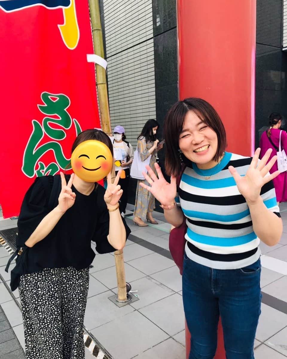 のインスタグラム：「#ポルノグラフィティ ファンのかおりちゃんと　#ヴァグラント 観劇しました！ 素晴らしく楽しかったです👏✨✨✨」