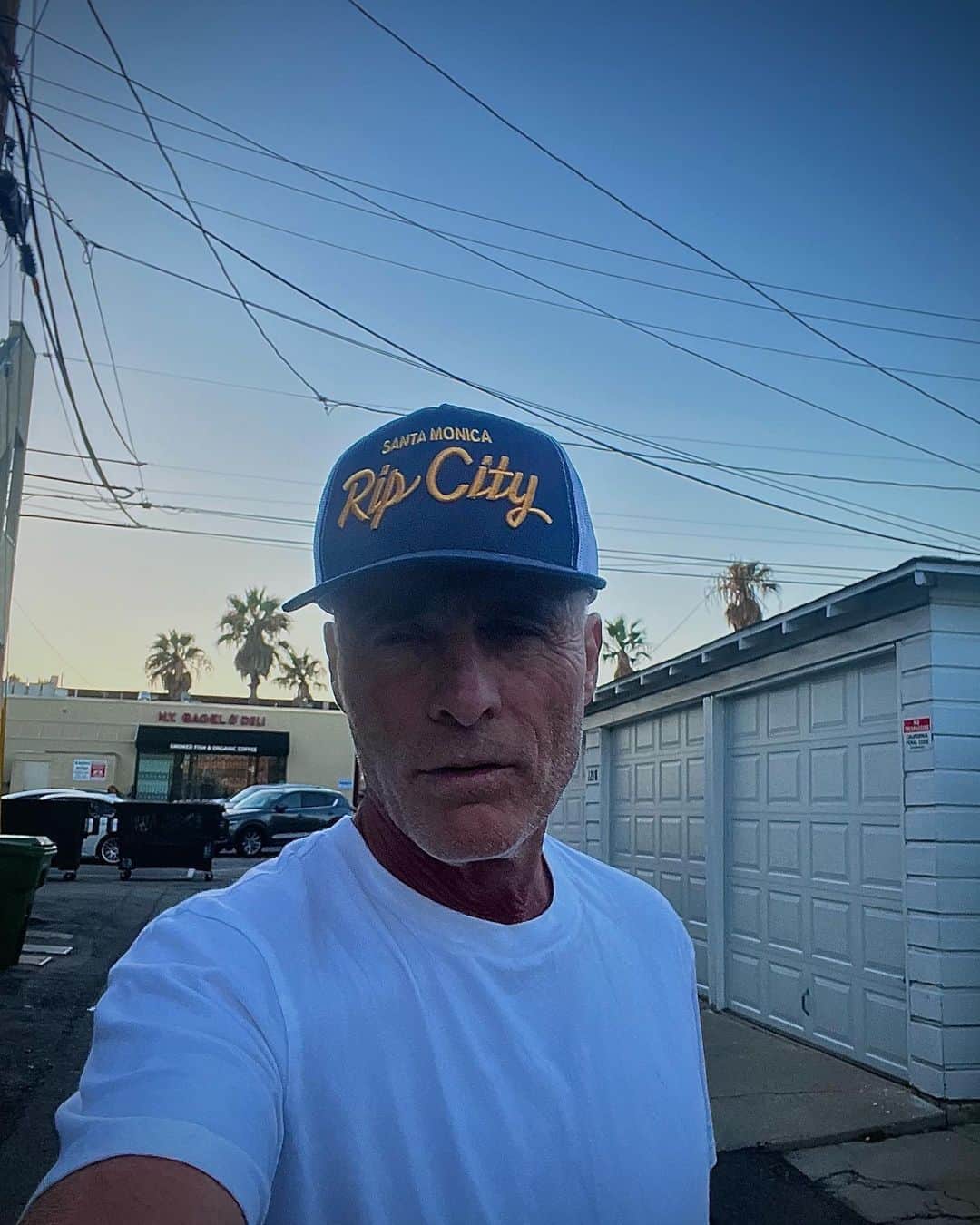 ティモシー・V・マーフィーさんのインスタグラム写真 - (ティモシー・V・マーフィーInstagram)「Cool skateboard shop in Santa Monica @ripcity1978」8月31日 7時43分 - timvmurphy