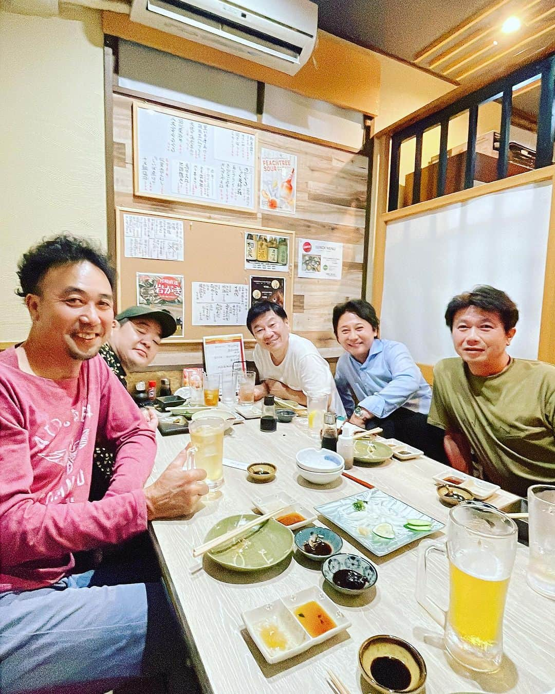 山内要さんのインスタグラム写真 - (山内要Instagram)「久しぶりのすぐに集まる😆 龍南中プチ同窓会😀　 約40年の付き合いかぁ〜😀 やっぱり同級生は楽しい♪  #熊本 #龍南中 #プチ #同窓会」8月31日 7時58分 - keitokujiro