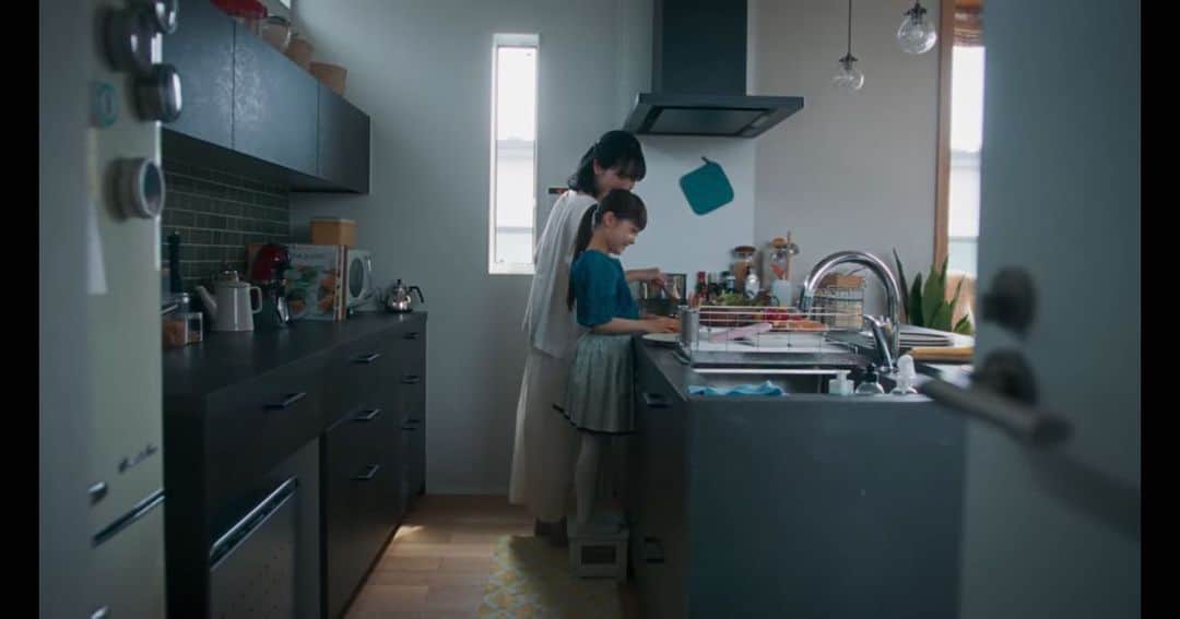 石崎祥子さんのインスタグラム写真 - (石崎祥子Instagram)「リガード brand concept movie 家族の人生に寄り添う 編  美術担当させていただきました」8月31日 8時08分 - sykdisco