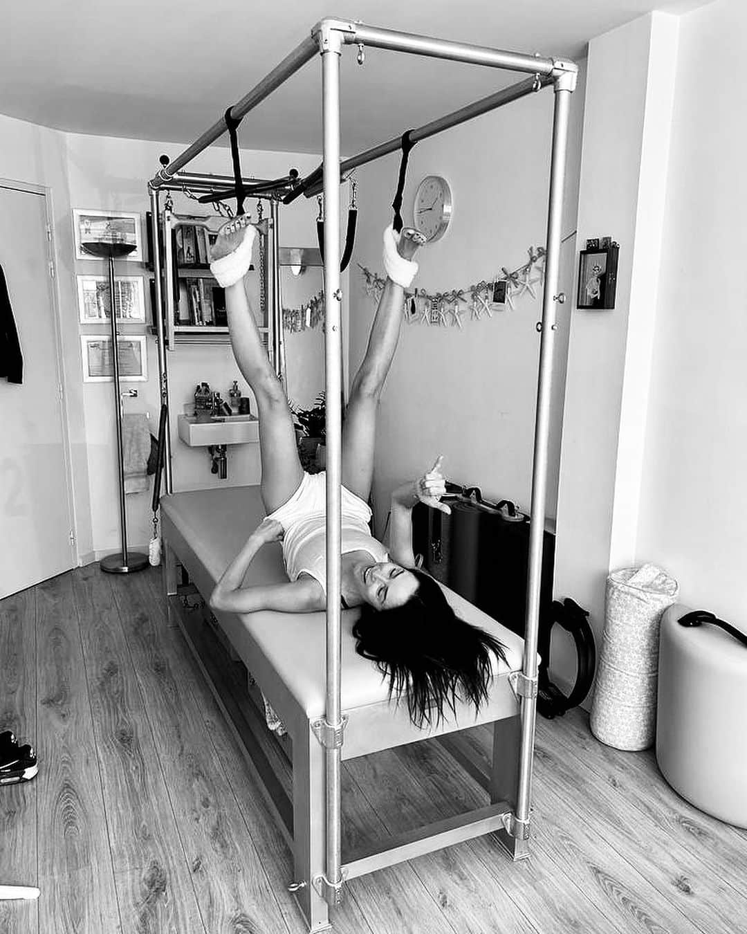 アビゲイル・スペンサーさんのインスタグラム写真 - (アビゲイル・スペンサーInstagram)「Pilates time… #biarritz @pilatestimebiarritz 🤙🏽」8月31日 8時11分 - abigailspencer