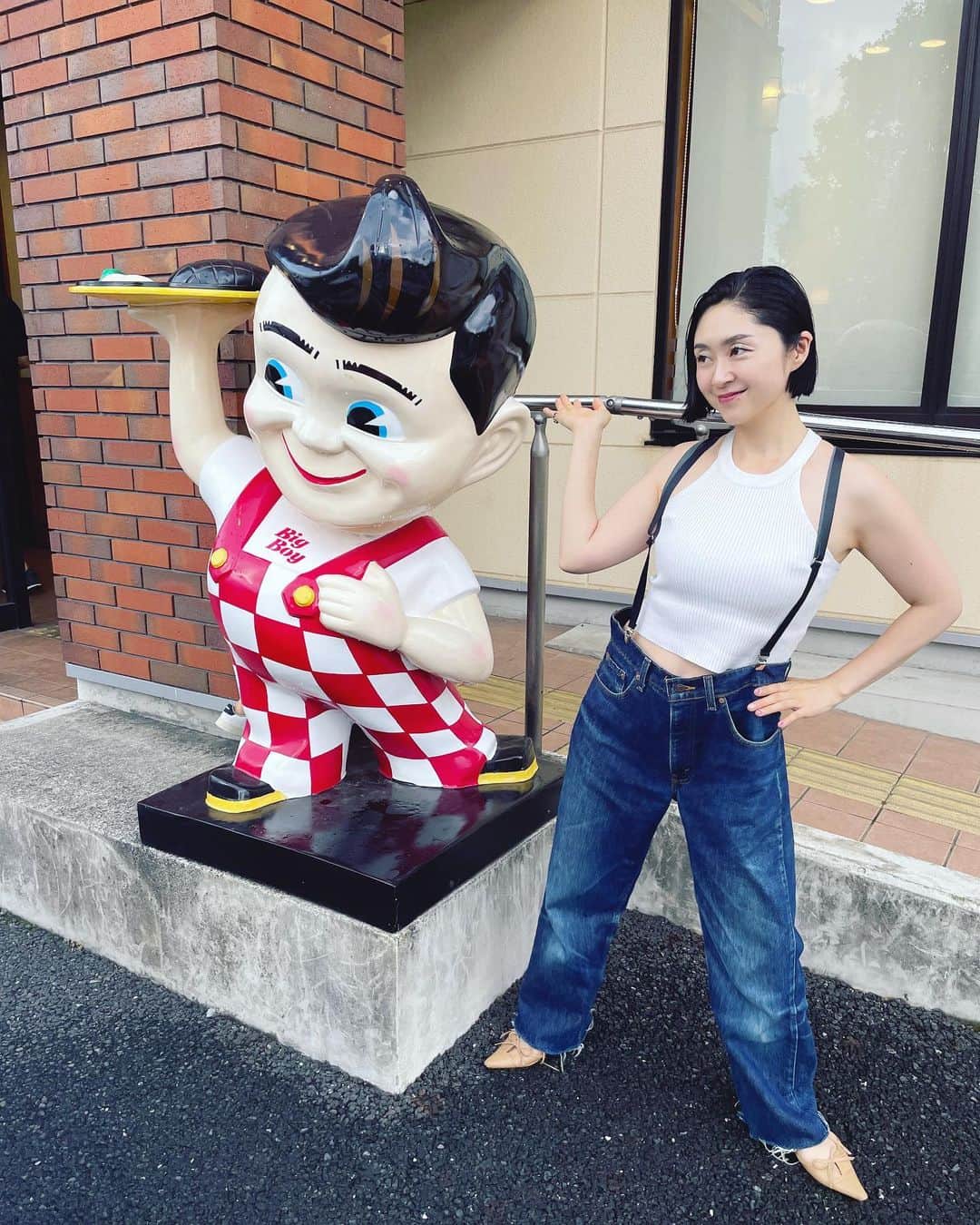 のインスタグラム：「✴︎✴︎✴︎ 8月が終わりますね。  あまりの暑さに 夏の終わりを感じることが全然出来てませんが🫠  あと4ヶ月で2023年が終わるという🗓️ 何この速さ。  みんな健康第一で  頑張り過ぎず無理し過ぎず きっとすぐ来るであろう年末に向けて 楽しく駆け抜けるっ💨🏃‍♀️  #8月ありがとうございました  #今年も残り4ヶ月  #🗓️ #bigboy #健康第一 #🫠」