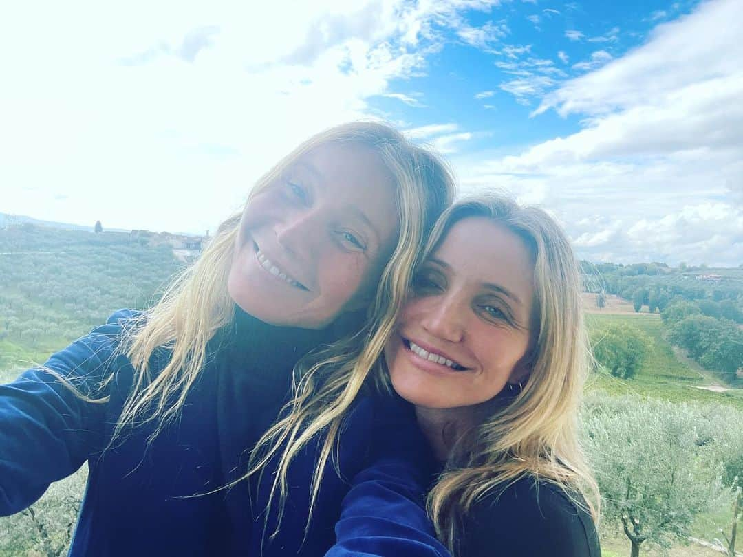 グウィネス・パルトローのインスタグラム：「Happy Birthday to you @camerondiaz my ride or die 💙」