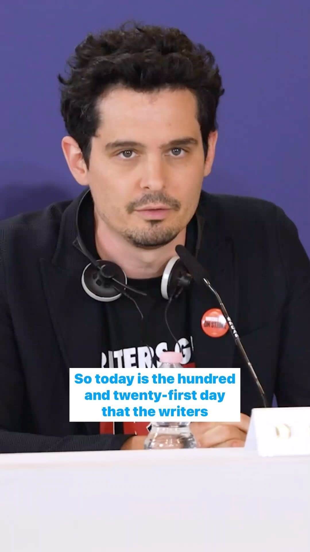 ハリウッド・リポーターのインスタグラム：「Director #DamienChazelle talks about the #WritersStrike and #ActorsStrike during the opening press conference for the #VeniceFilmFestival」