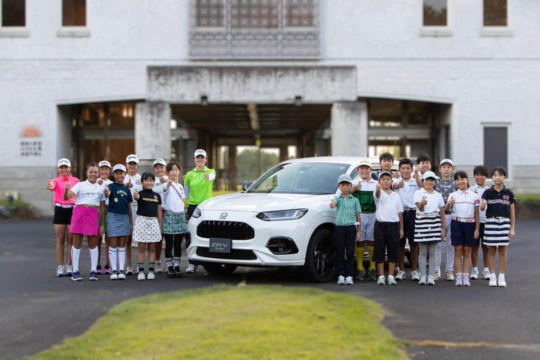 笹生優花のインスタグラム：「日本でジュニアイベント⛳️  参加していただいた皆様 ジュニアの皆さんありがとうございました😄 すごく楽しい2日間になりました。  Thank you to all the staff who helped us 👍🏼😇  スタッフの皆さんもいろいろありがとうございました。  #yukameetandgreet   And to all the sponsors who supported this event thank you so much 🙏🏼 #ICTSI @callawaygolf  @kpmggolf @kpmgjp  @hondajp @axa   静ヒルズカントリークラブの皆様もありがとうございました。  #PR #本田技研工業株式会社 ちなみに最後の写真はHonda ZR-Vで使用させて頂いております！🤩」