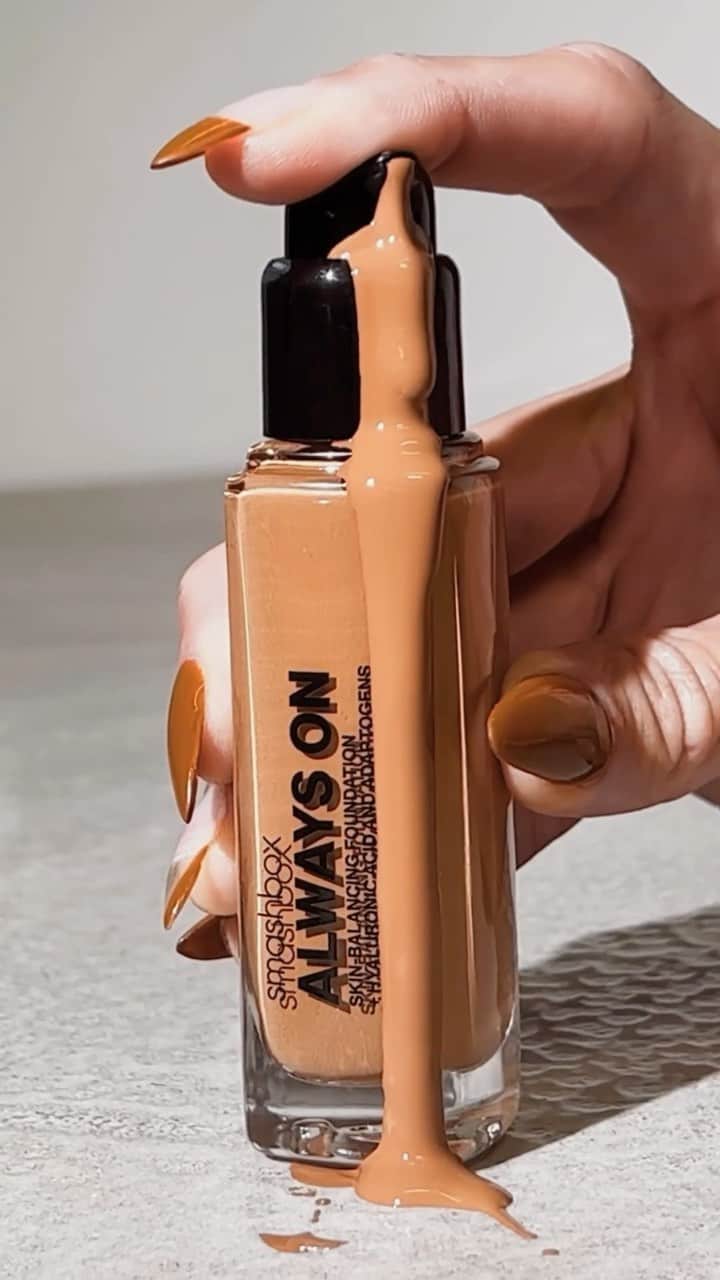 Smashboxのインスタグラム：「Have you ✨heard✨ about our new Skin-balancing foundation?  Read the rave reviews + find your shade at @ultabeauty | Link in bio #UltaBeauty」