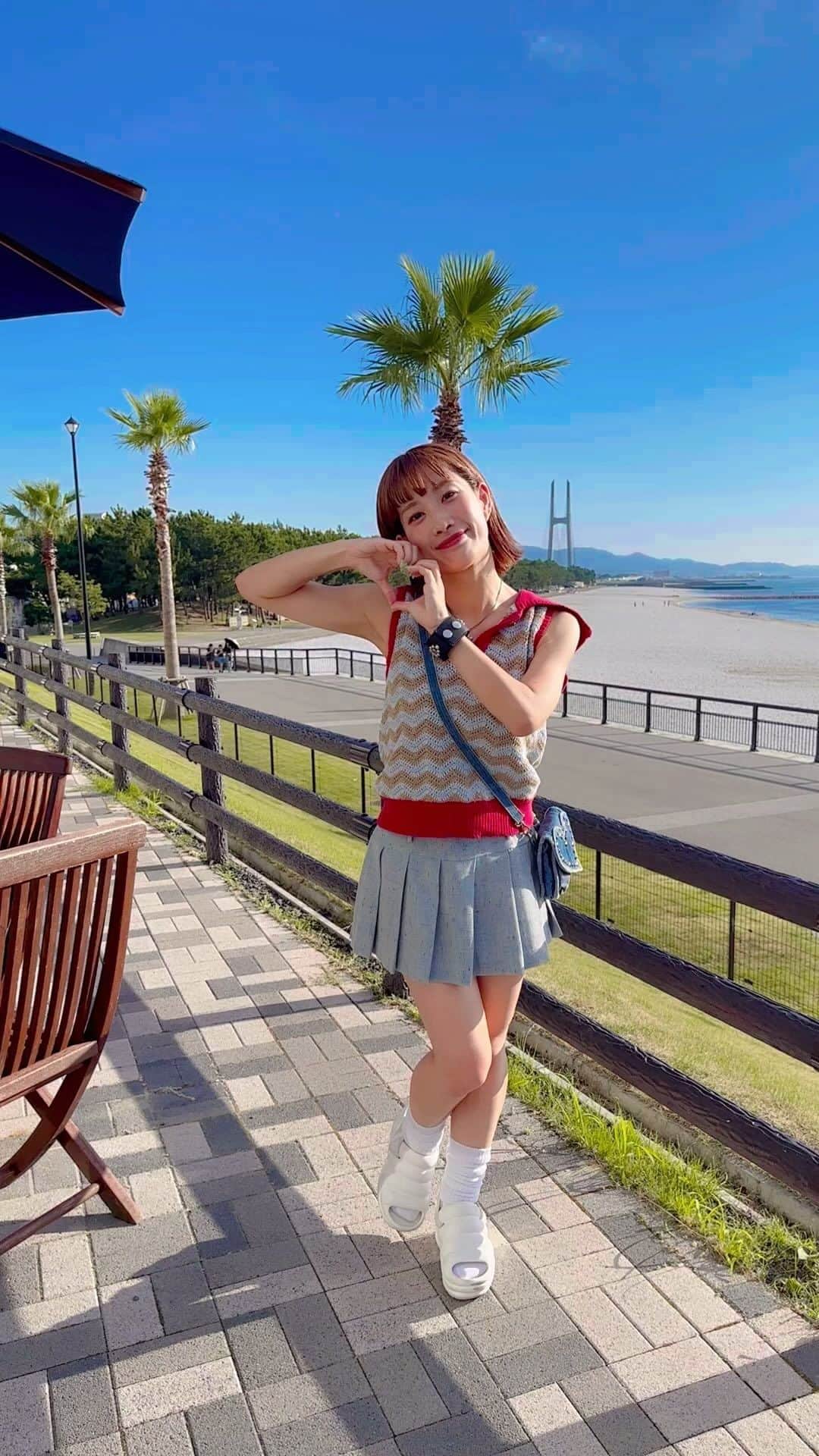 HANAのインスタグラム：「#ご当地ジャンボリミッキー #大阪府 🏰💙  ざっくるTOWNでも踊ったことある😂💕 だいすきな #ジャンボリミッキー 🫶🫶  ジャンプしていつもよりムキムキ💪のふくらはぎも 愛おしいって思うようにしてるのさいきんっっ爆笑😂✨  まいにちディズニー行きたい人でした🧸♡  . . .  #ご当地ジャンボリミッキー #大阪 #東京ディズニーリゾート  #tokyodisneyresort」