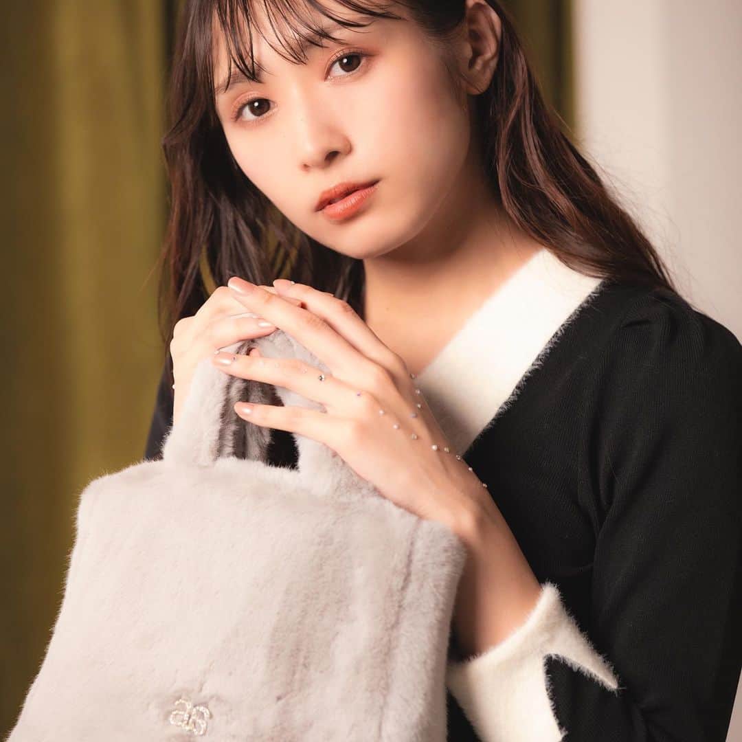 AnMILLEさんのインスタグラム写真 - (AnMILLEInstagram)「- Án MILLE BAG COLLECTION - ㅤㅤㅤㅤㅤㅤㅤㅤㅤㅤㅤㅤㅤ \ WEB 先行受注開催中 / #オリジナルラウンドバッグ ¥11,000 【BE/PBR/BU】 ㅤㅤㅤㅤㅤㅤㅤㅤㅤㅤㅤㅤㅤ #アンミール #anmille #フェミニンコーデ #coordinate #code #大人可愛い #ootd #outfit #ファッション」8月31日 9時07分 - anmille.official