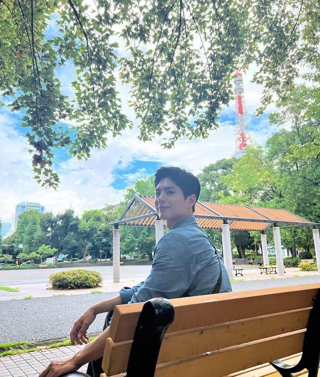 菊田あや子さんのインスタグラム写真 - (菊田あや子Instagram)「暑かった8月もラスト☀️  ボゴミィの芝公園！がこんなに爽やかに暑さを感じないのは私だけ❓  🗼も彼の目にこんなに近く、どう見えたでしょね  ボゴミィの凄く素敵なポストだと思って🥰　  #ボゴミィ」8月31日 9時12分 - ako.ayakokikuta