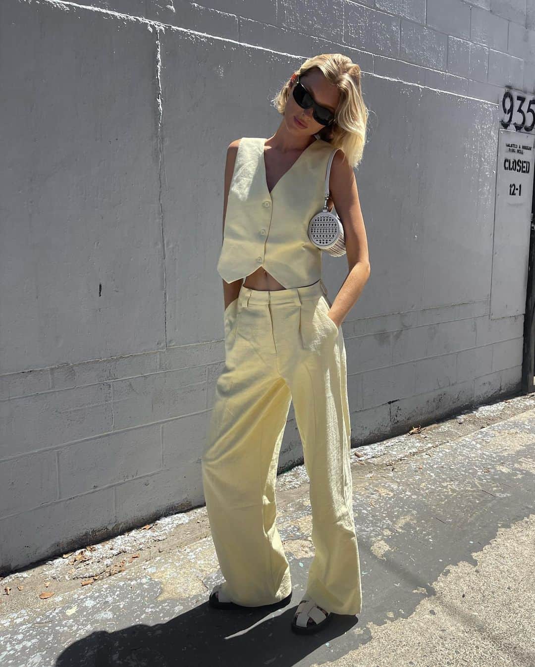 エルザ・ホスクのインスタグラム：「Let the sunshine in ☀️ @lioness_official」