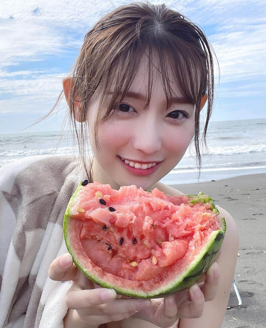 水湊みおさんのインスタグラム写真 - (水湊みおInstagram)「おはよう☀️  夏終わらないで🍉☁️」8月31日 9時54分 - minato__mio