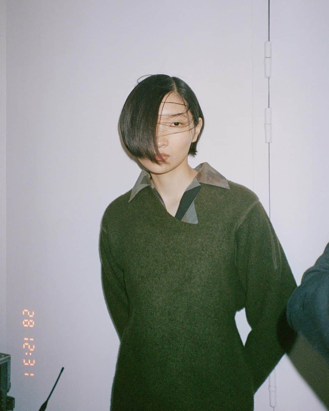 黒河内真衣子さんのインスタグラム写真 - (黒河内真衣子Instagram)「Qin at the backstage of #mamekurogouchi 23FW show photographed by @picpicpiczo   1st delivery is available now at Mame Kurogouchi Aoyama and selected retailers.」8月31日 10時02分 - mamekurogouchi