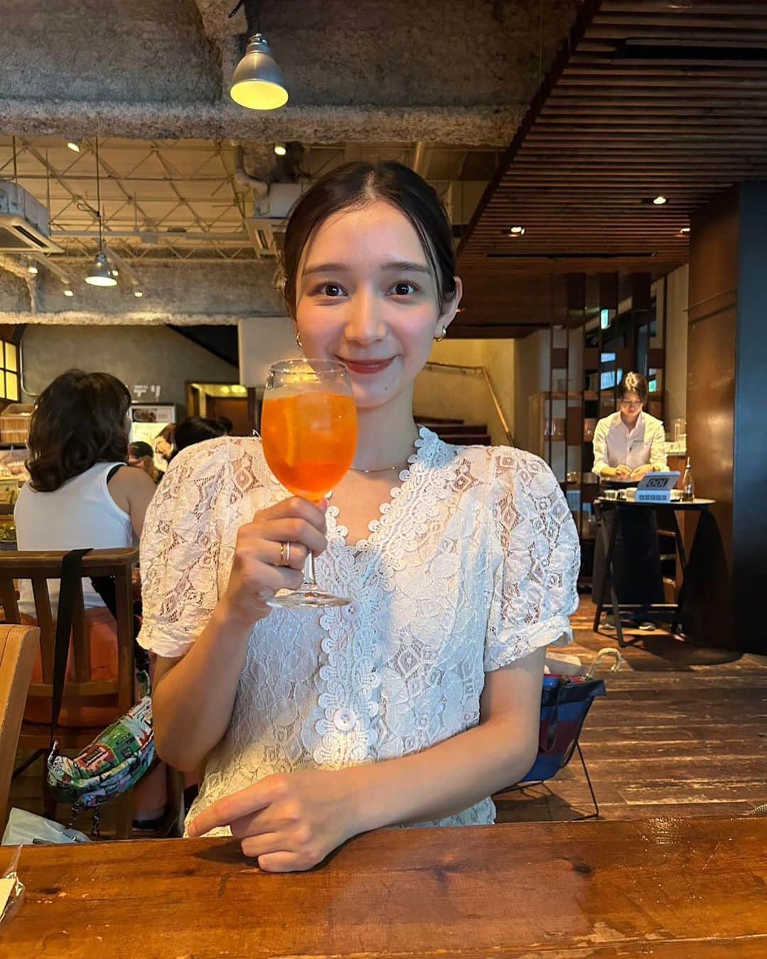 のインスタグラム：「🍊🍋  このブラウスお気に入りすぎて 重宝してる。♡  #onishiyuriko」