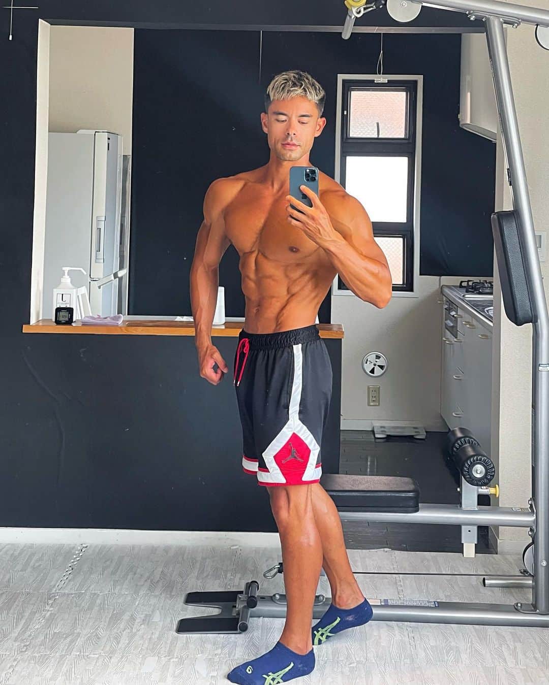 Ethan 佑太 Schellinのインスタグラム：「1000年ぶりのちゃんとした写真投稿😂 身体を絞るのは本当に楽しい😊🔥 目標をしっかりイメージしながら毎日過ごしています！はやく美味しい物食べたいなーて思っていたら負けです！それより大事なことはいっぱいあります🔥」