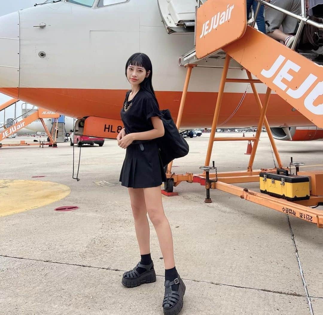 sachiyo_misuさんのインスタグラム写真 - (sachiyo_misuInstagram)「人生初の済州島(제주섬)🫶❤︎ . . . .  #trip #羽田空港#ファーストクラスラウンジ #旅行コーデ#ファッションコーデ#コーデ#スタイル #飛行機 #旅行 #ソウル #ソウル旅 #済州島 #チェジュ島 #제주섬  #louisvuitton #louisvuittonstyle #miumiu #飛行機乗り換え」8月31日 9時58分 - sachiyo_misu