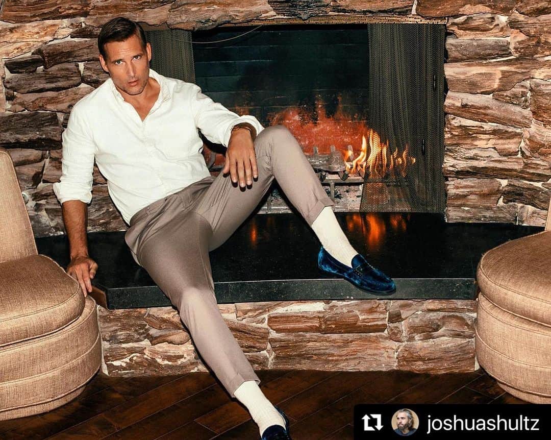ピーター・ファシネリのインスタグラム：「Always a great time working with the insanely talented 📷 @joshuashultz  #onfire🔥 in Theaters Sept 29th.」