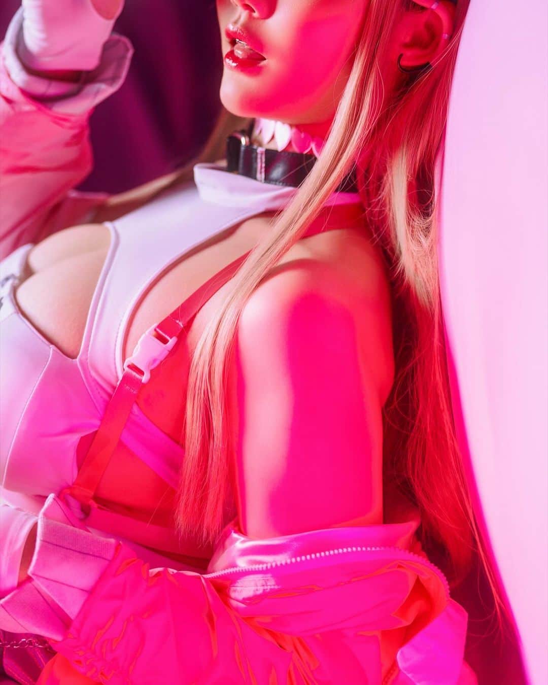 YingTzeさんのインスタグラム写真 - (YingTzeInstagram)「You have a Date Invitation from Viper 💖 Will you accept : Yes / No   Viper is Set C for this month’s photo set 💖✨ Last day to pledge is today ~ link in bio ✨  📸 @prestonles.ig  Studio @peoplegraphy   #nikke #nikkecosplay #viper #vipercosplay」8月31日 10時36分 - yingtze