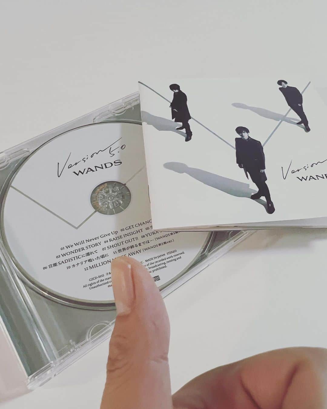 上原大史のインスタグラム：「ついにALBUMリリース💿✨  皆さんもう聴いてくれましたか？  なかなか大変でしたが、無事リリースできて良かった。  #WANDS #上原大史 #柴崎浩 #木村真也」