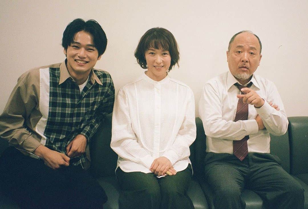 中川大輔のインスタグラム：「このあと22時から『この素晴らしき世界』第7話です！3人家族に危機が…。乗り越えられますように🙏」