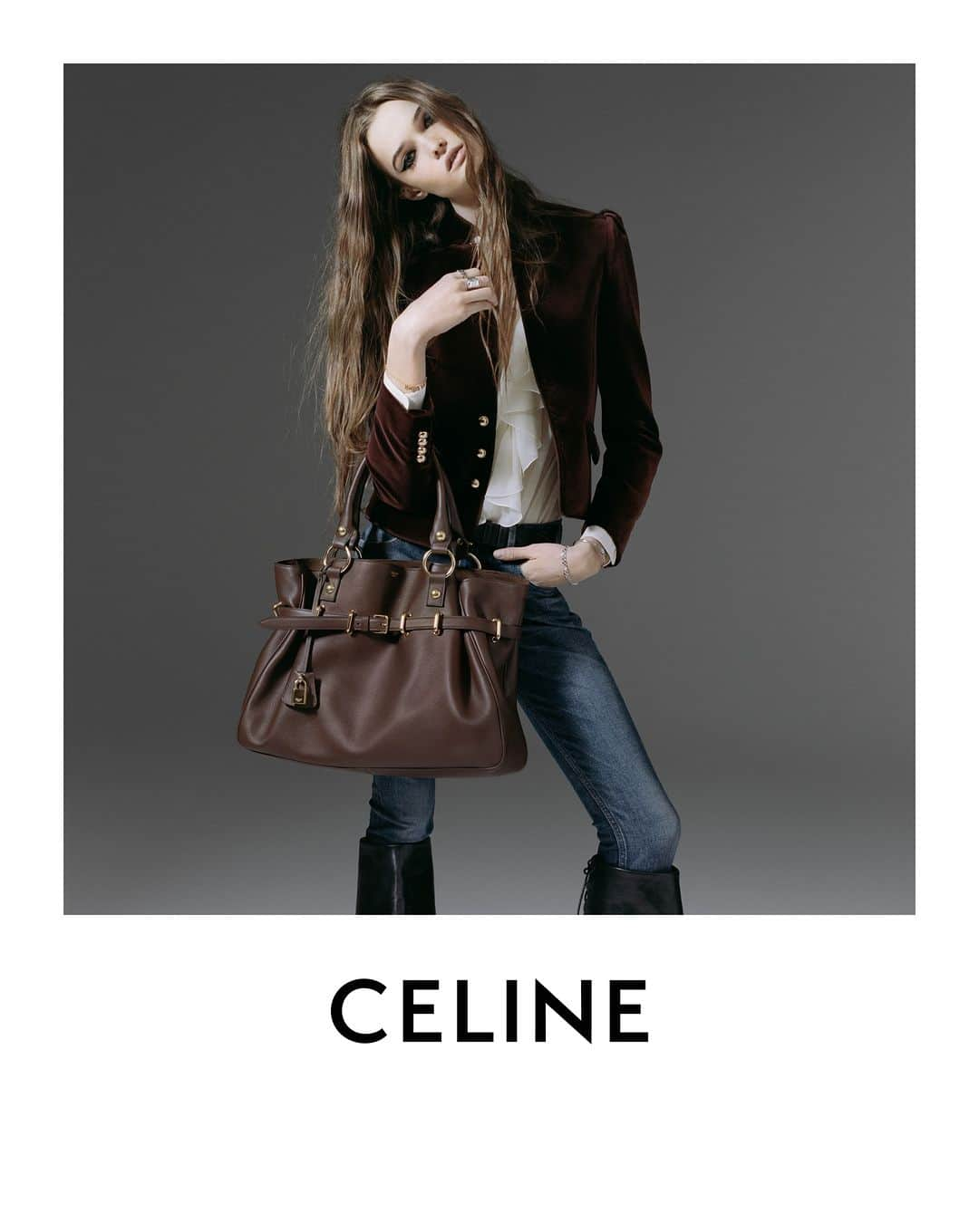 Celineさんのインスタグラム写真 - (CelineInstagram)「CELINE AT THE WILTERN​ AGE OF INDIENESS​ ​  CELINE 17​ WOMEN WINTER 23​  CELINE ANITA BAG​​  CELINE CHASSEUR JACKET​  CELINE SILK BLOUSE​  CELINE DENIM​ CELINE CLASSIC SKINNY JEANS​​  COLLECTION AVAILABLE NOW IN STORES AND ON CELINE.COM ​  LULU​ @HEDISLIMANE PHOTOGRAPHY​ ​ LOS ANGELES​ DECEMBER 2022​ ​ #CELINEBYHEDISLIMANE」8月31日 21時29分 - celine