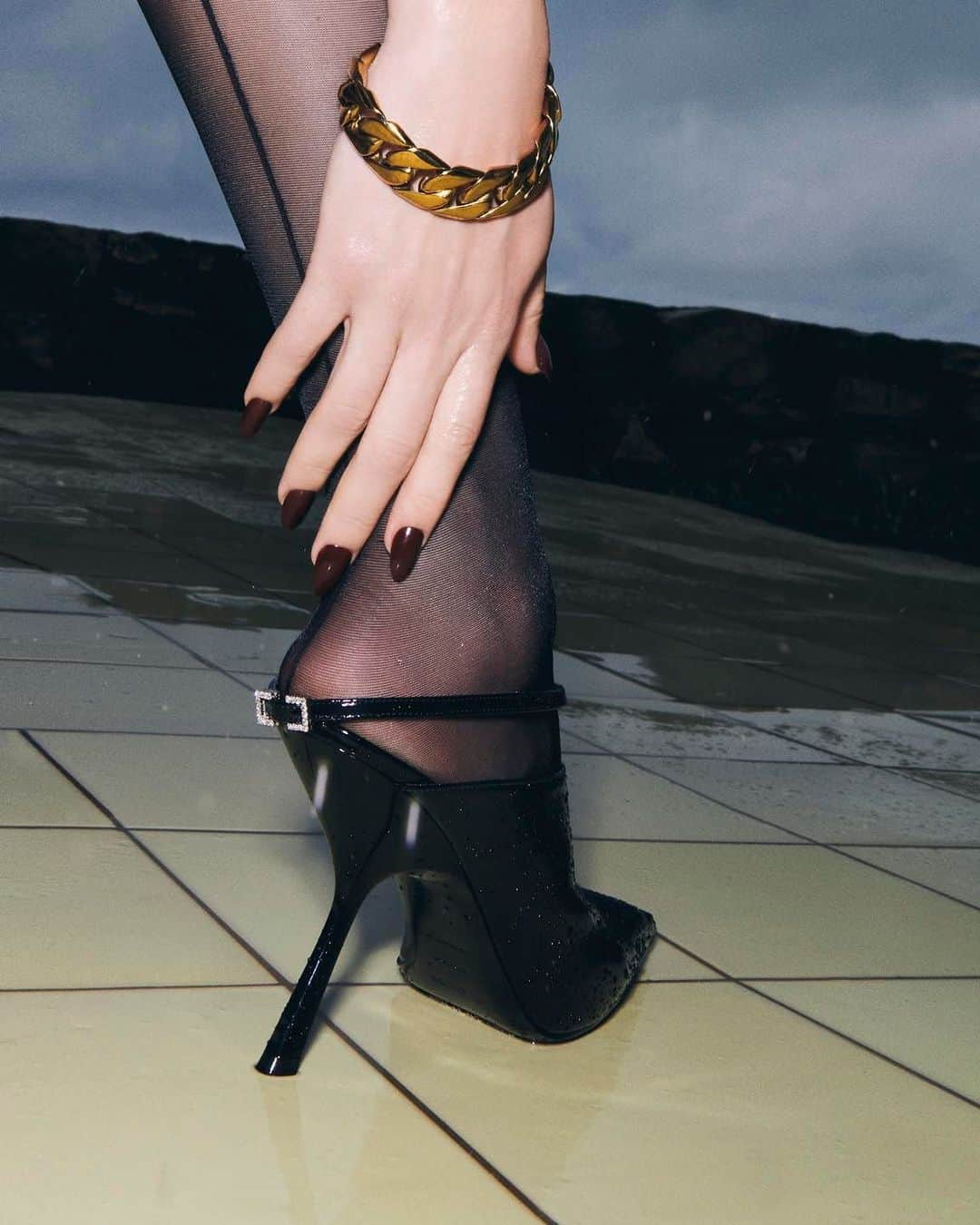 Sergio Rossiのインスタグラム：「The ultimate go-to shoes for the upcoming season, the #srBella black patent leather sabots with mini crystal buckle on the back are ready to take you from day to night.  #SergioRossi」