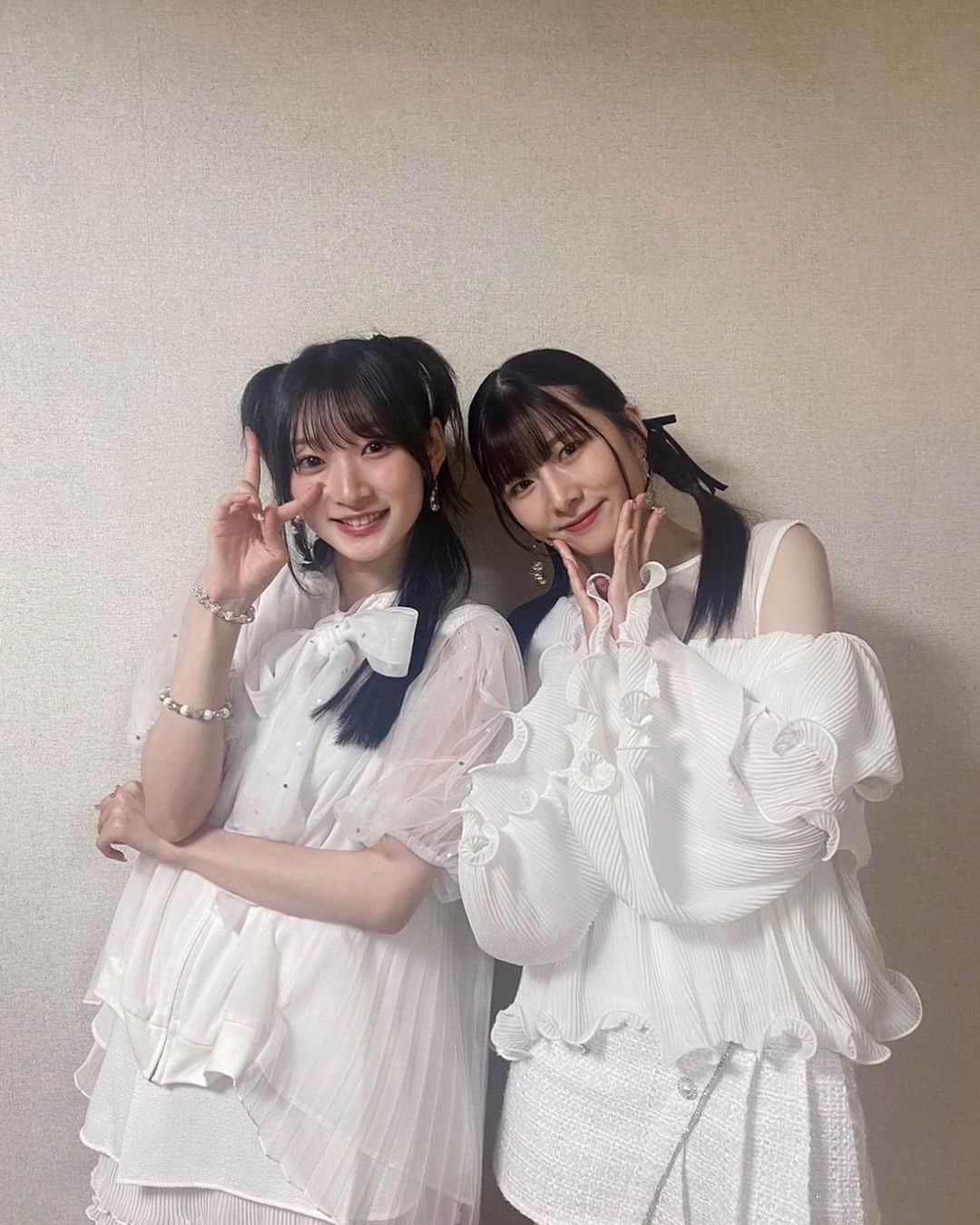 小片リサのインスタグラム：「. 🤝🏻💜  #まるかりん」