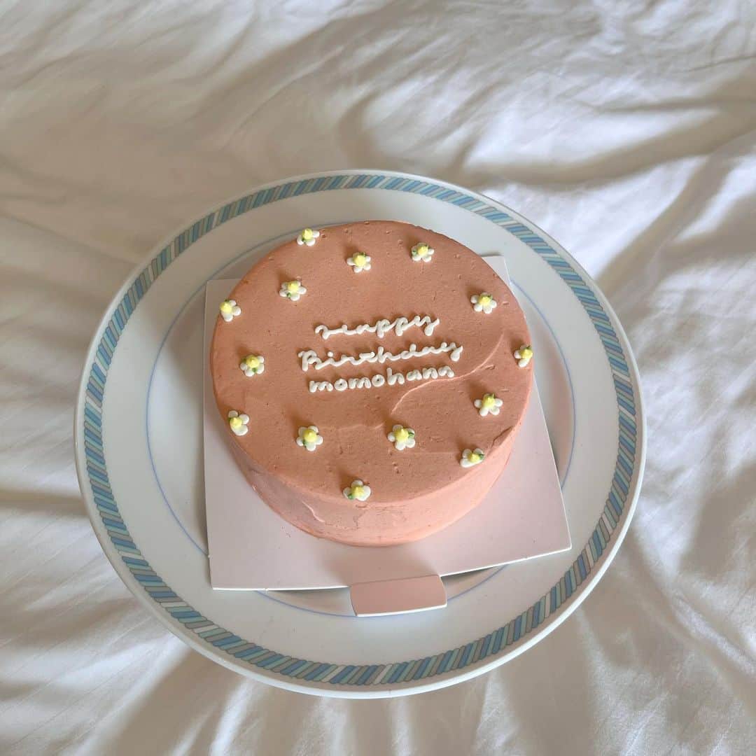 砂糖華さんのインスタグラム写真 - (砂糖華Instagram)「誕生日にるなからもらったケーキ🎂♡ ‪　　　　　‬ 夜バイキングで食べ過ぎて朝3人で食べた！笑 美味しかった~🎀 ‪　　　　　‬ ‪　　　　　‬ #センイルケーキ #誕生日ケーキ #韓国ケーキ #バースデーケーキ」8月31日 20時06分 - __162cm_