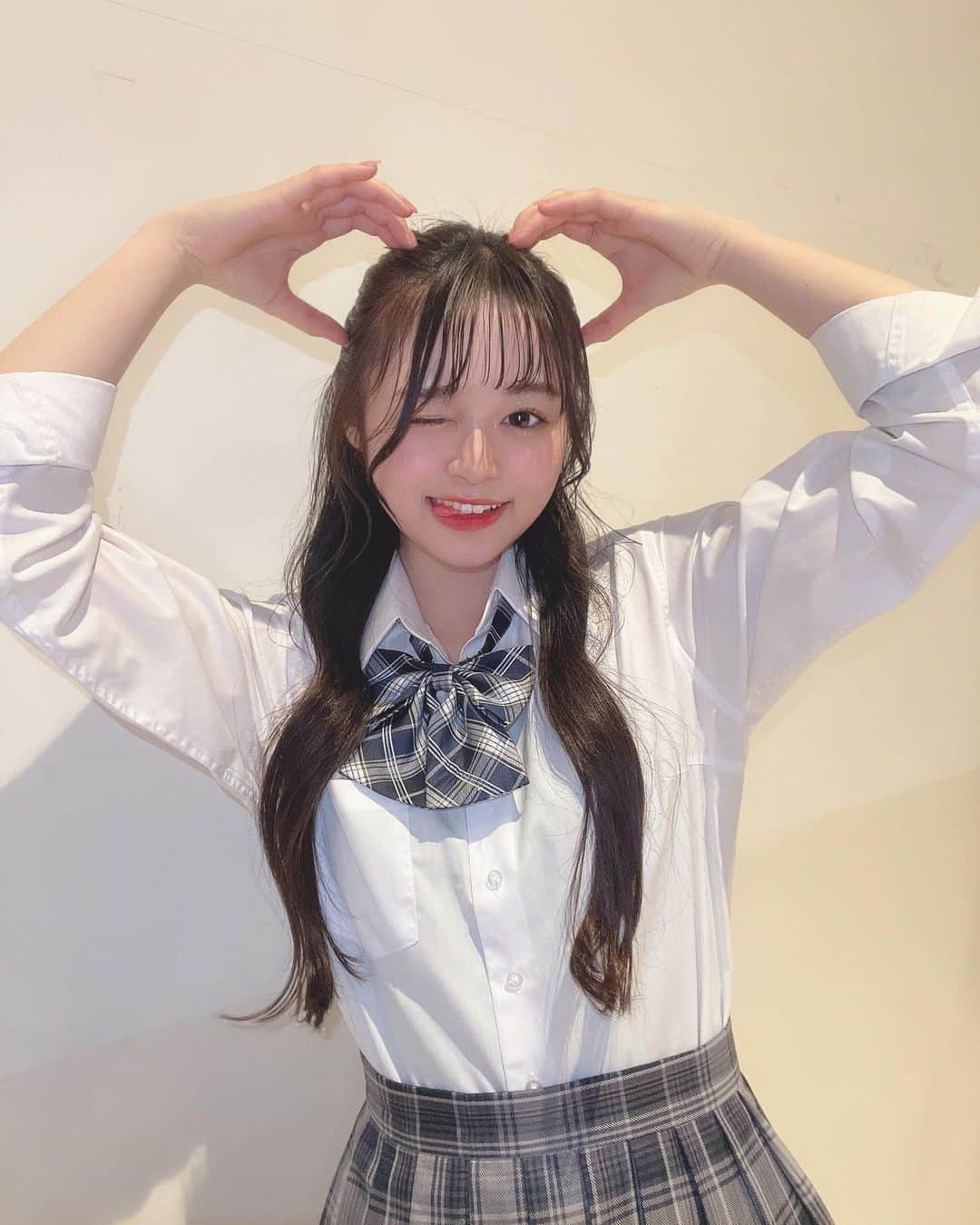 のインスタグラム：「♡♡♡  くまさん🧸🤍  #吉田恵芽 #05 #ljk  #ljkの素敵な思い出 #制服 #なんちゃって制服 #チェックスカート #ハーフアップ」