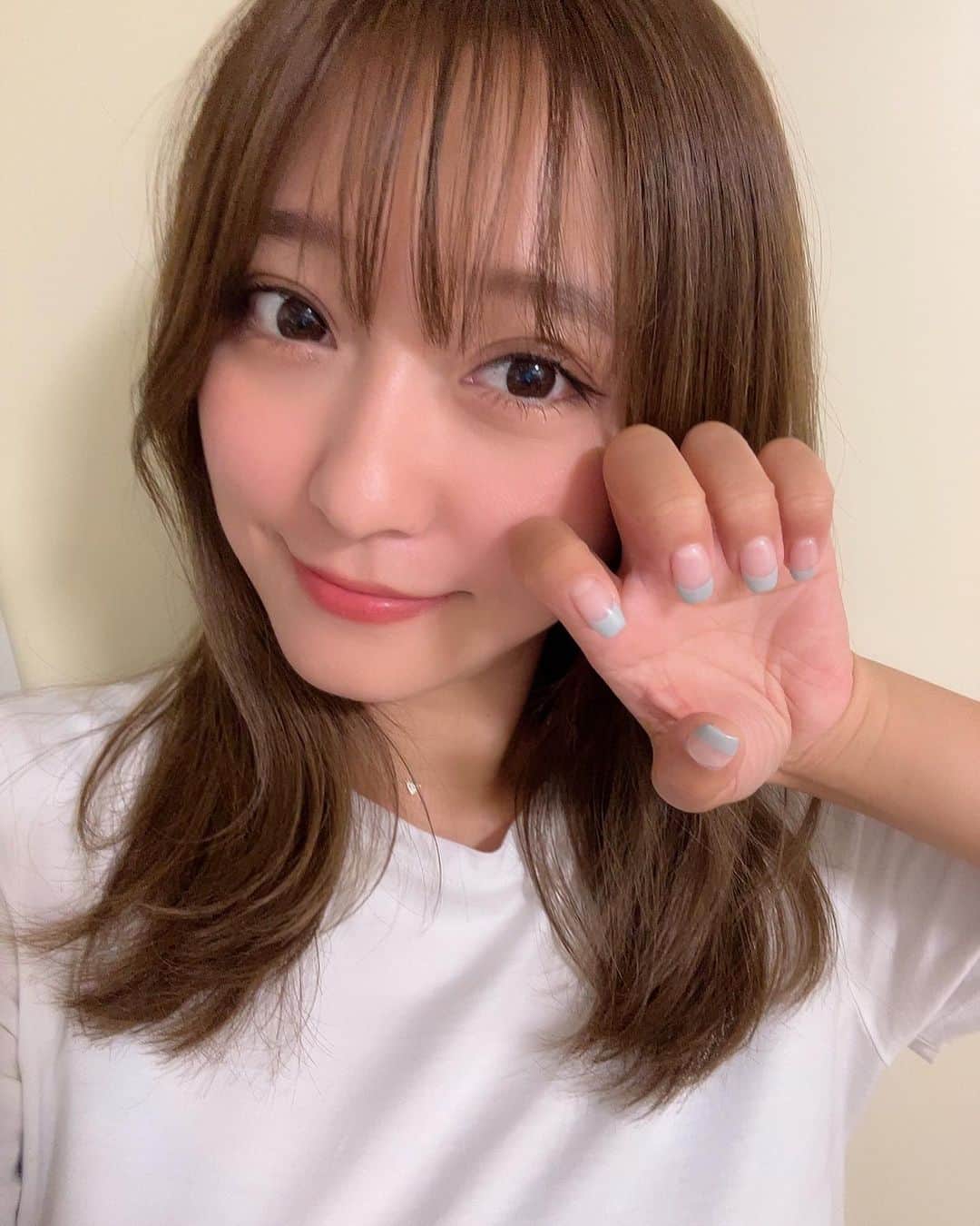 堤ゆきみのインスタグラム：「川田さんカットカラー ラベンダーベージュだそうです💜 何気に15㎝くらい切りました✂︎ @shingo_kawada  @urealmotto   ネイルも久しぶりのフレンチに！ ただネイル中の時間が苦手で待てないときはワンカラーにしちゃうけど、やっぱりフレンチが好きです💁  #どうでも良い話」